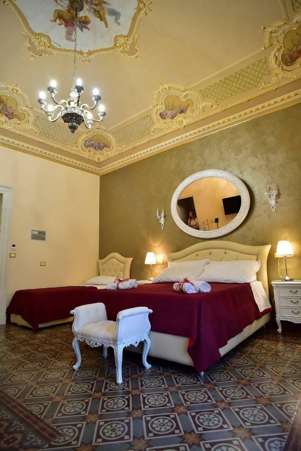 Bed and Breakfast Palazzo Degli Affreschi Katánie Exteriér fotografie